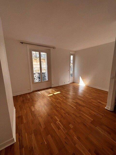 Appartement 2 pièces 44 m² · à Paris 18ème Arrondissement · 43,5 m² · 1 275 €/mois