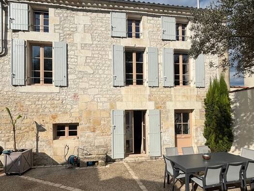 Maison à vendre 183 000 € 6 pièces 5 chambres 120 m² 168 m² de terrain Taillebourg 17350