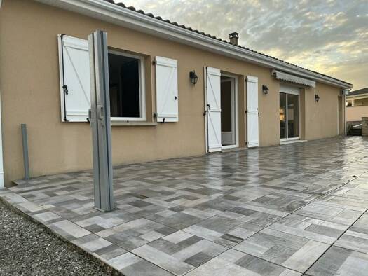 Maison de plain-pied à vendre 250 000 € 6 pièces 4 chambres 134 m² 2 200 m² de terrain Réparsac 16200