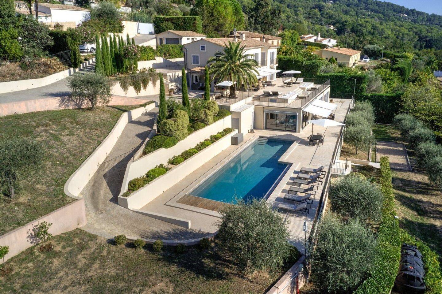 Maison 13 pièces 344 m² · à Mouans-Sartoux · 344 m² · 565 000 €
