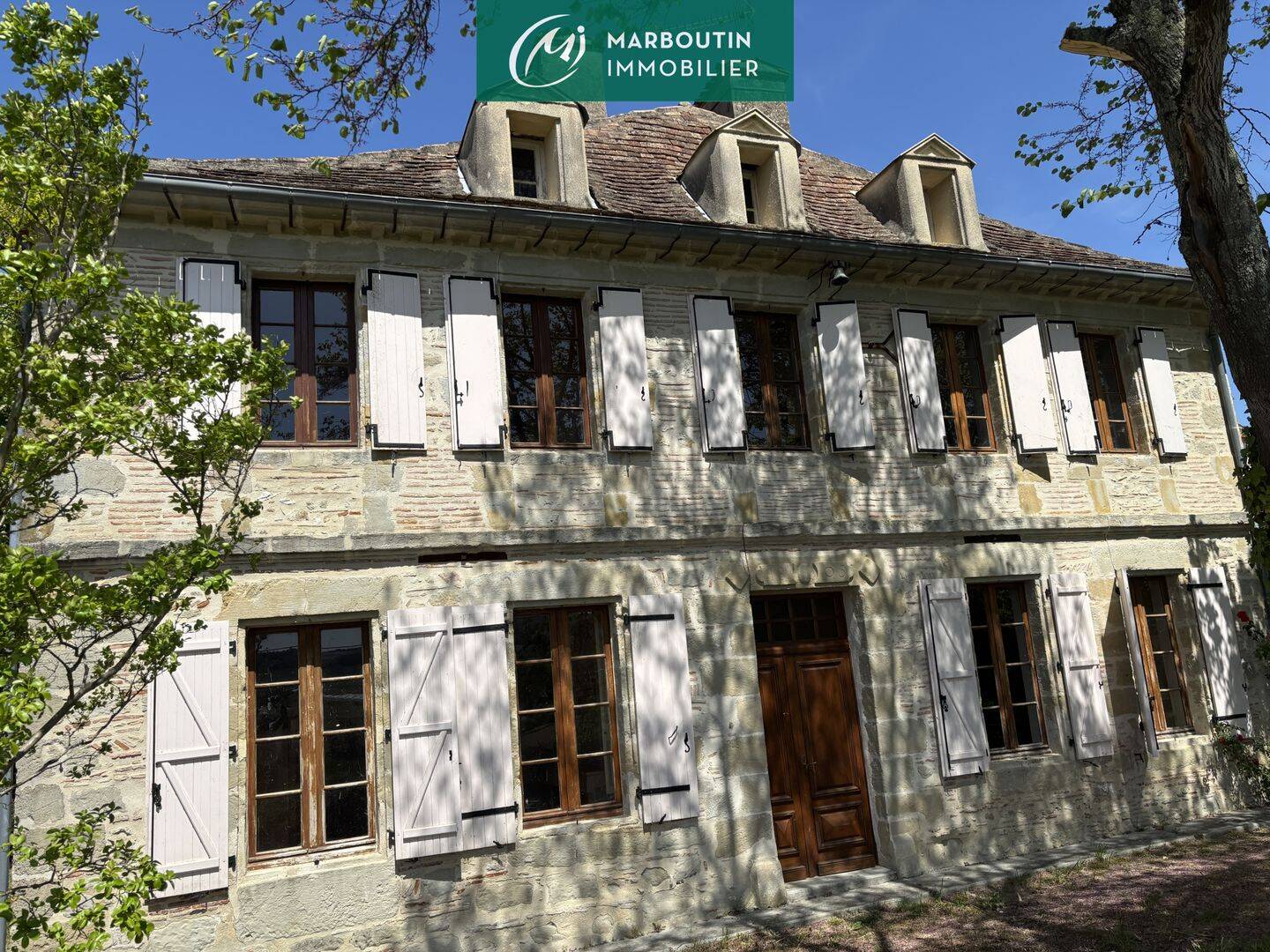 Maison 9 pièces 283 m² · à Brugnac · 283 m² · 263 700 €