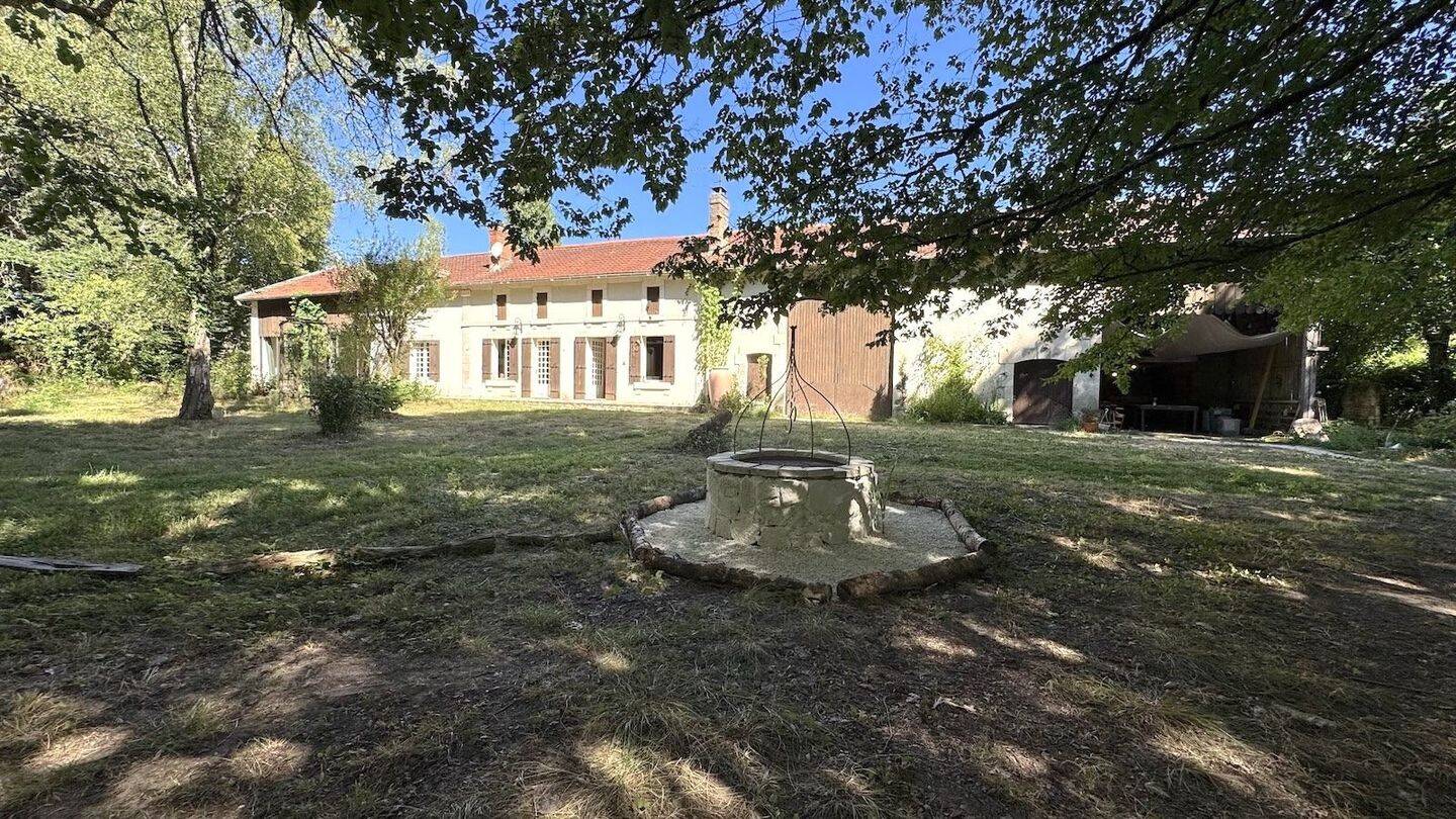 Maison 6 pièces 255 m² · à Eygurande-Et-Gardedeuil · 255 m² · 398 000 €