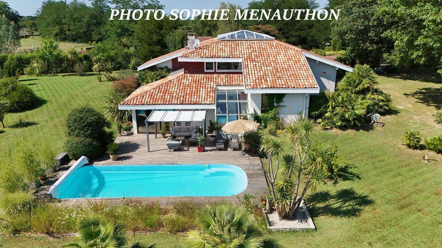 Maison 9 pièces 240 m² · à Dax · 240 m² · 577 500 €