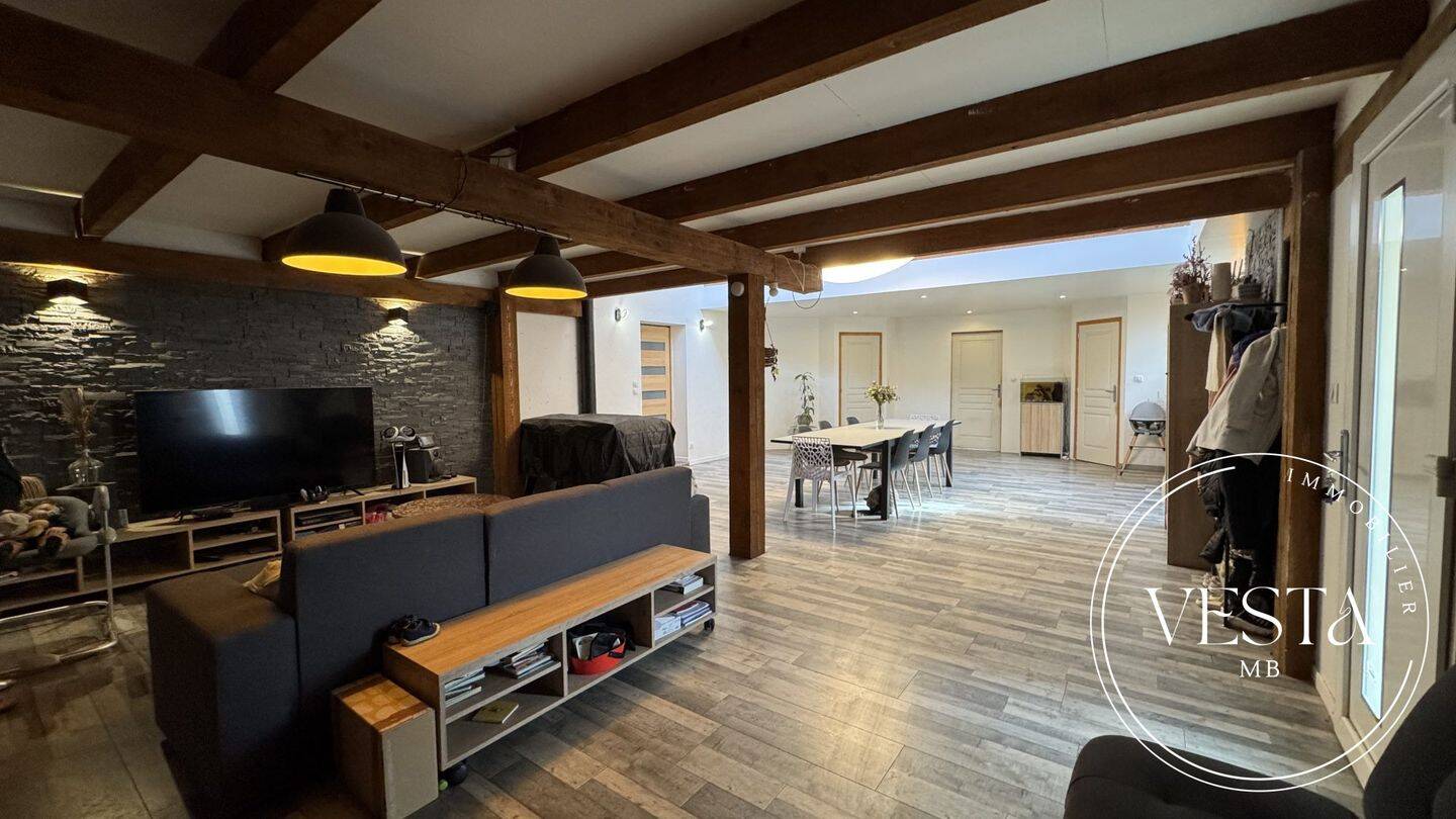 Maison 6 pièces 200 m² · à Étupes · 200 m² · 149 000 €