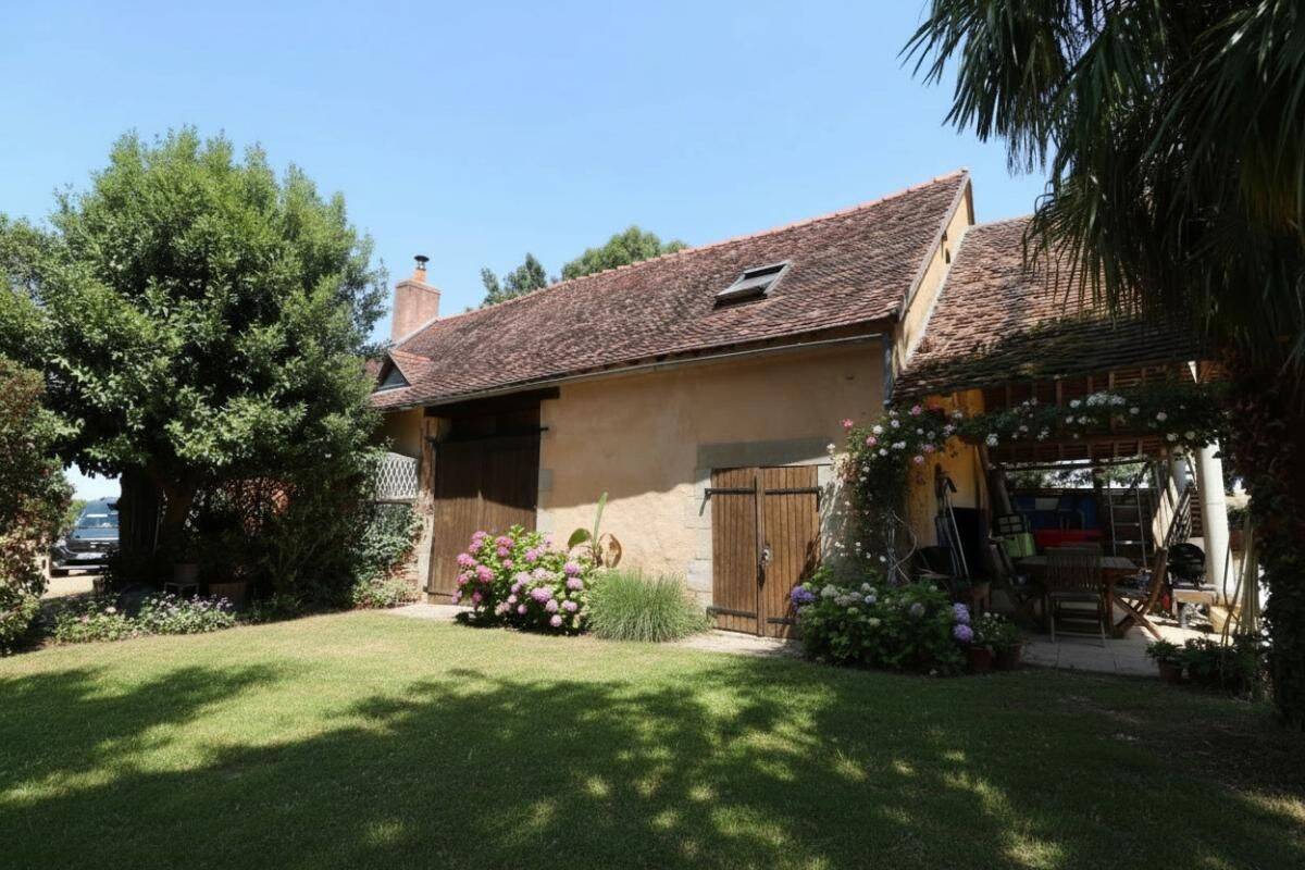 Maison 5 pièces 103 m² · à Dornes · 103 m² · 102 000 €