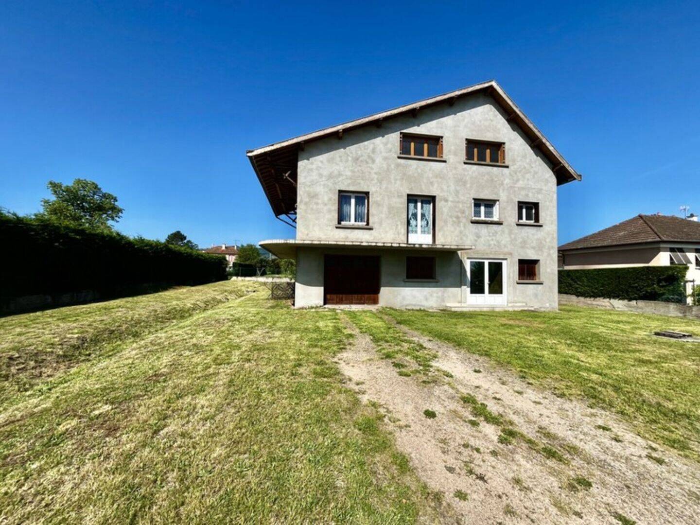 Maison 9 pièces 208 m² · à Lentigny · 208 m² · 159 000 €