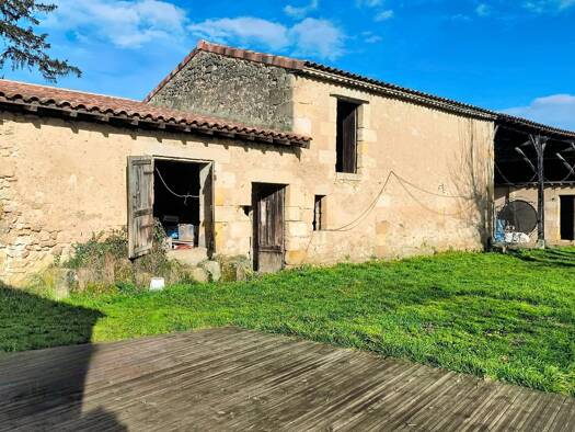 Maison à vendre 179 000 € 3 pièces 2 chambres 240 m² 700 m² de terrain Portets 33640