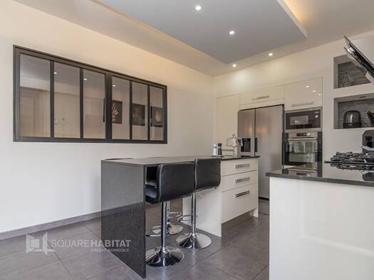 Maison à vendre 340 000 € 5 pièces 2 chambres 163 m² 1 000 m² de terrain Sud Lons-le-Saunier 39000