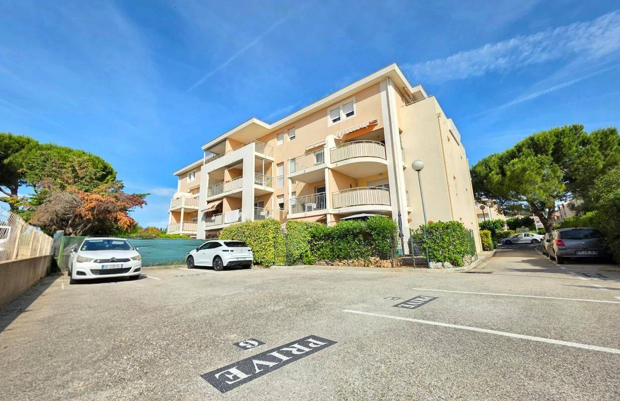 Appartement 1 pièce 27 m² · à Sanary-sur-Mer · 27 m² · 159 000 €