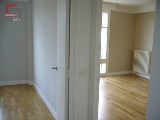 Appartement à louer 1 563 € 3 pièces 2 chambres 75,6 m² Étage 2/3 Fontainebleau 77300