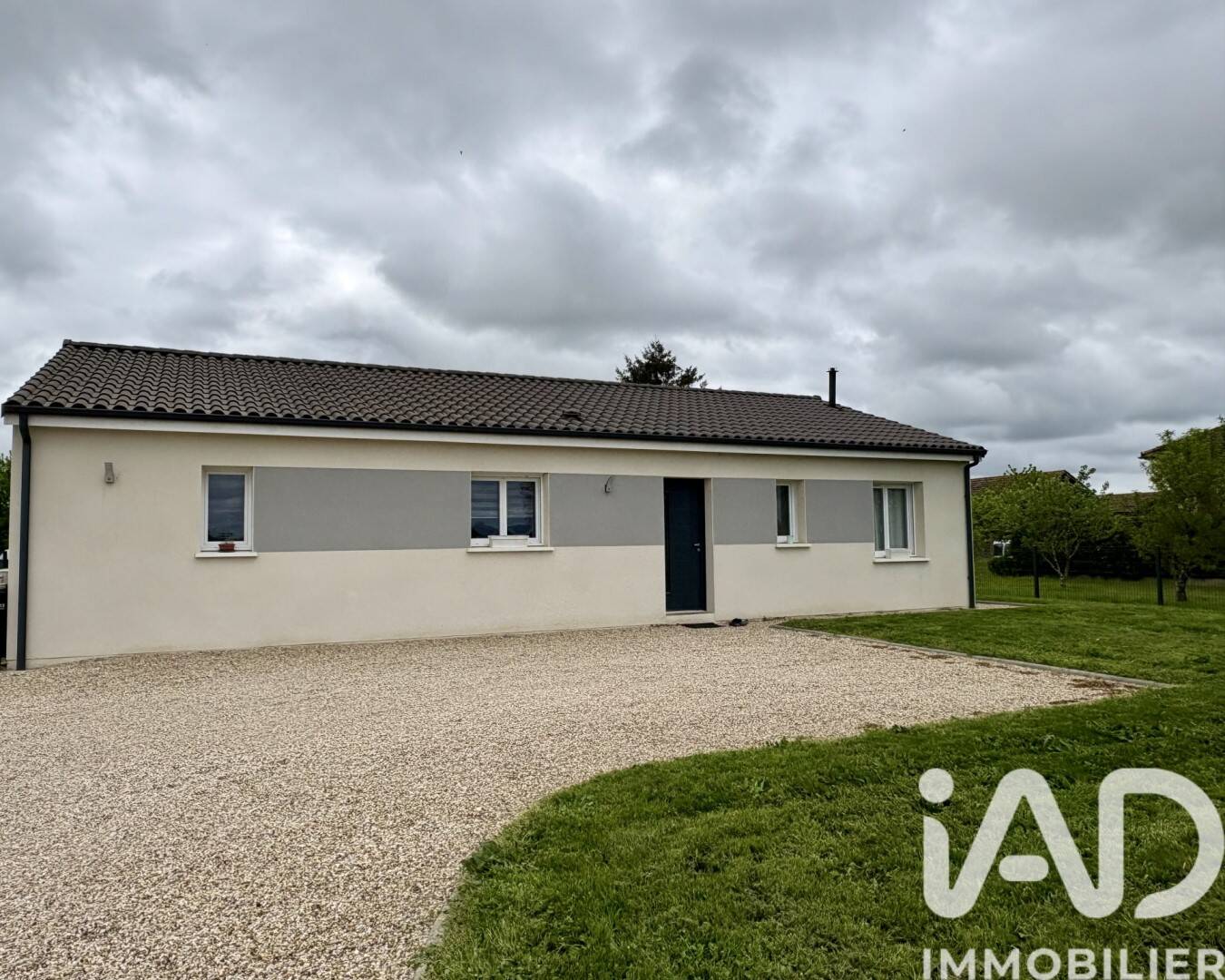 Maison 6 pièces 111 m² · à Saint-Pierre-d'Eyraud · 111 m² · 230 000 €