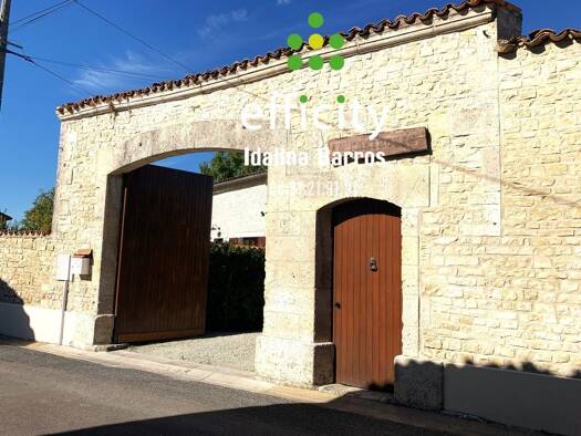 Maison à vendre 199 900 € 6 pièces 4 chambres 200 m² 878 m² de terrain Aigre 16140