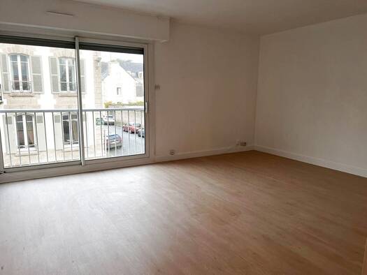 Appartement à louer 750 € 3 pièces 2 chambres 66,8 m² 1er étage Pontivy 56300