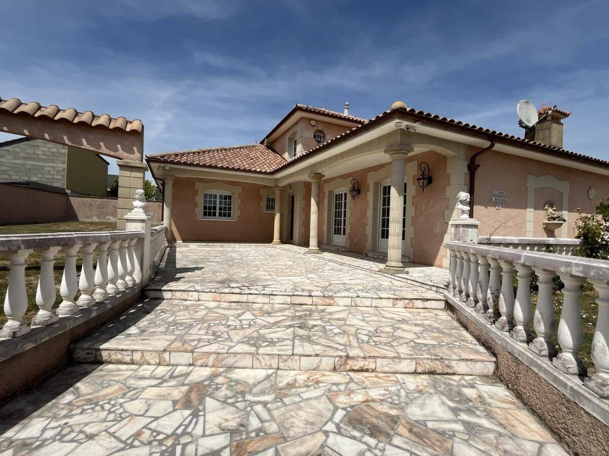 Maison 6 pièces 168 m² · à Cheniers · 168 m² · 429 000 €