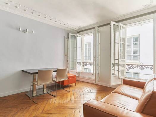Appartement à vendre 735 000 € 3 pièces 2 chambres 50 m² Étage 3/6 Les Halles Paris 1er arrondissement 75001