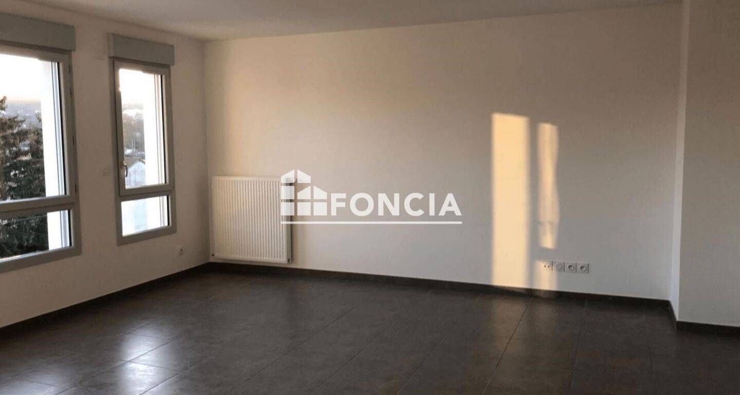 Appartement 3 pièces 70 m² · à Neuville-sur-Saône · 69,9 m² · 1 027 €