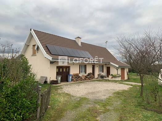 Maison de plain-pied à vendre - Première occupation 163 000 € 3 pièces 2 chambres 67 m² 1 758 m² de terrain Cousance 39190