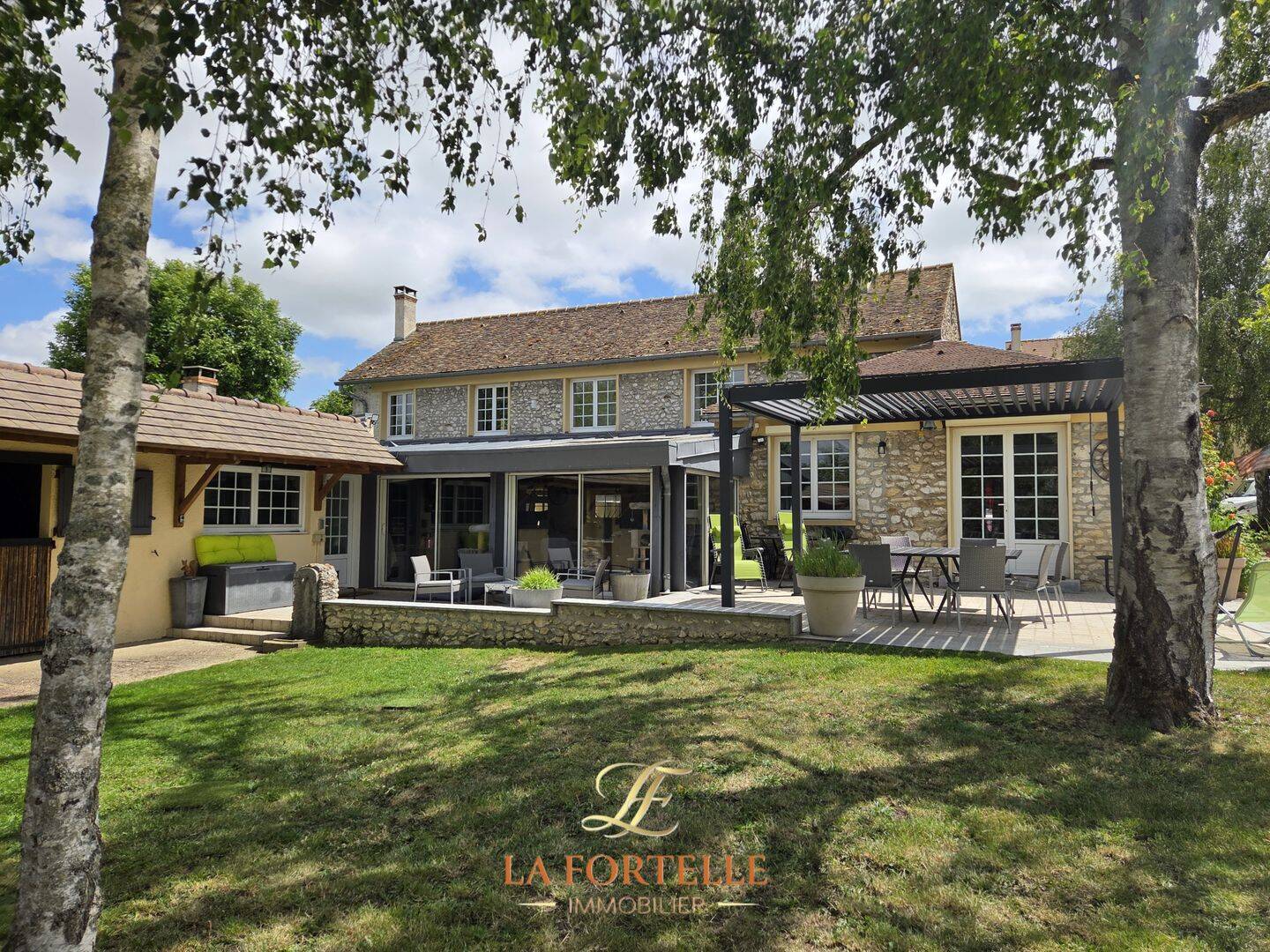 Maison 12 pièces 525 m² · à Thoiry · 525 m² · 1 250 000 €