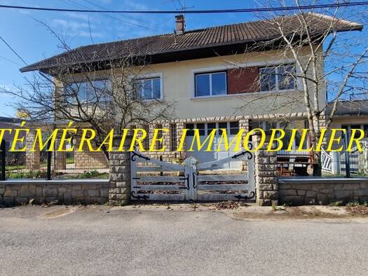 Maison à vendre 250 000 € 9 pièces 6 chambres 228 m² 572 m² de terrain Champagnole 39300