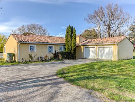 Maison de plain-pied à vendre 598 000 € 6 pièces 5 chambres 200 m² 2 600 m² de terrain Lapeyrouse-Fossat 31180