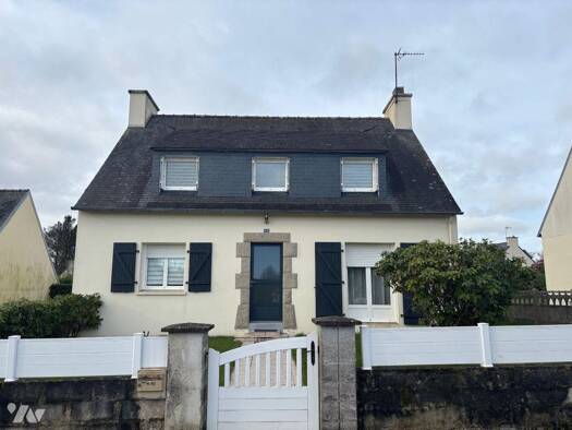 Maison à vendre 178 800 € 5 pièces 4 chambres 117 m² 763 m² de terrain Saint-Goazec 29520