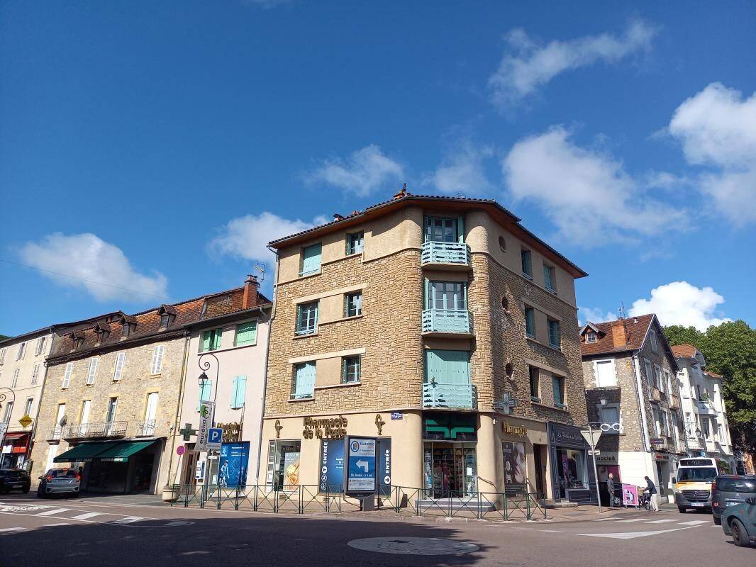 Appartement 5 pièces 104 m² · à Figeac · 104 m² · 701 €/mois