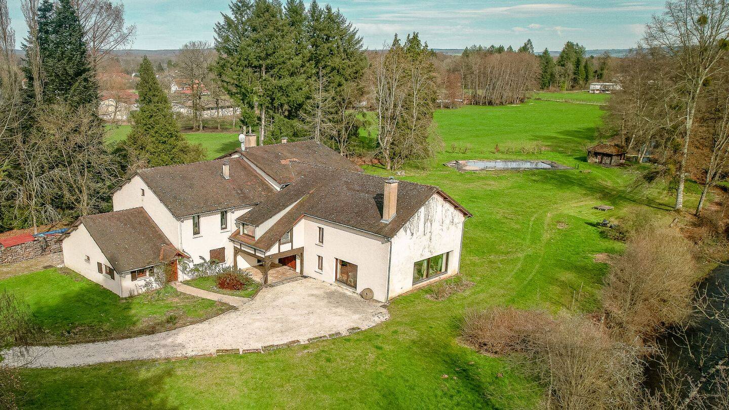 Maison 12 pièces 568 m² · à Corbenay · 568 m² · 600 000 €