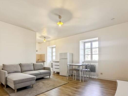 Appartement à louer 445 € 2 pièces 1 chambre 33,8 m² 1er étage Vals-les-Bains 07600