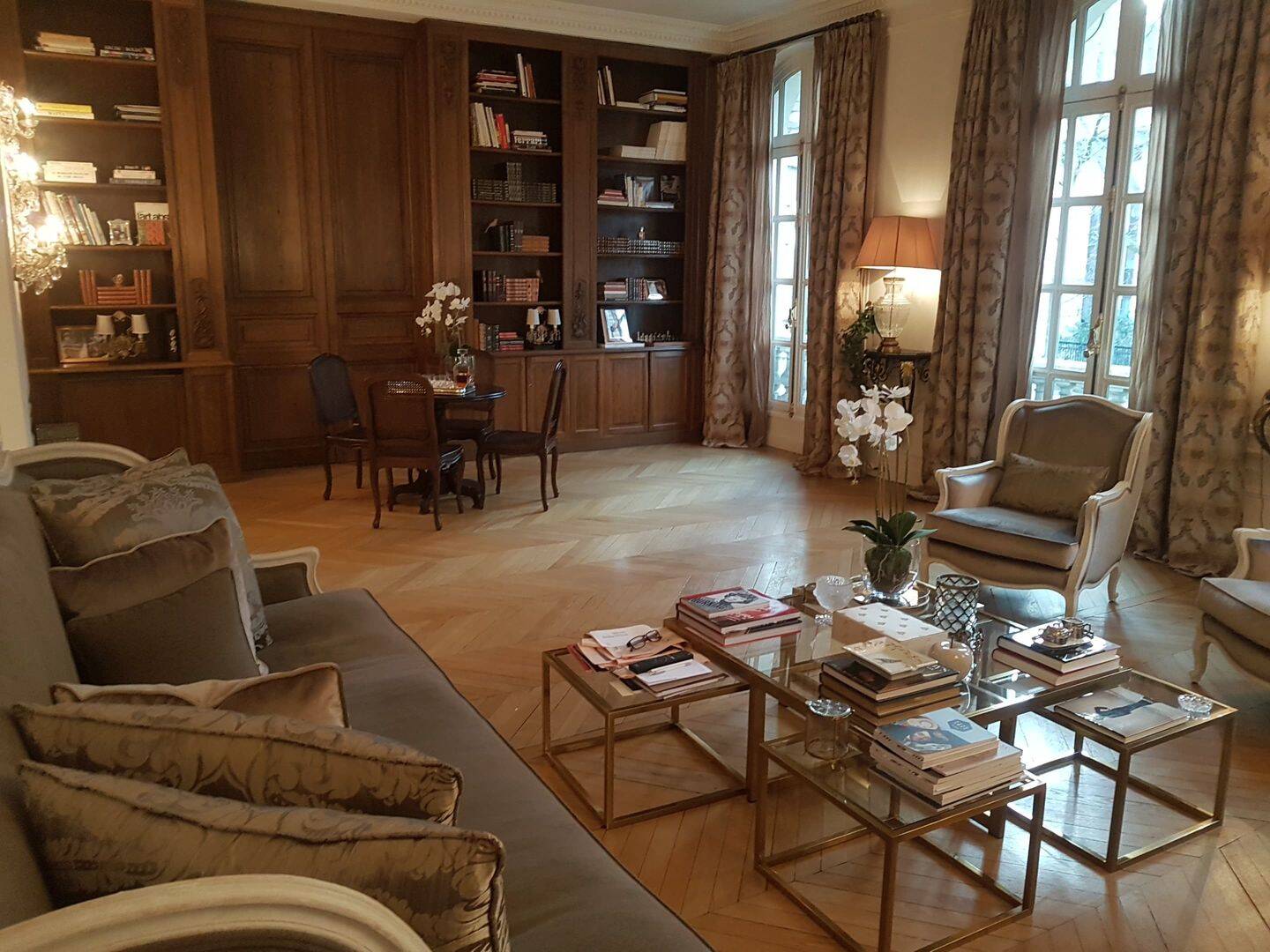 Appartement 6 pièces 192 m² · à Paris 16ème Arrondissement · 191,8 m² · 9 900 €