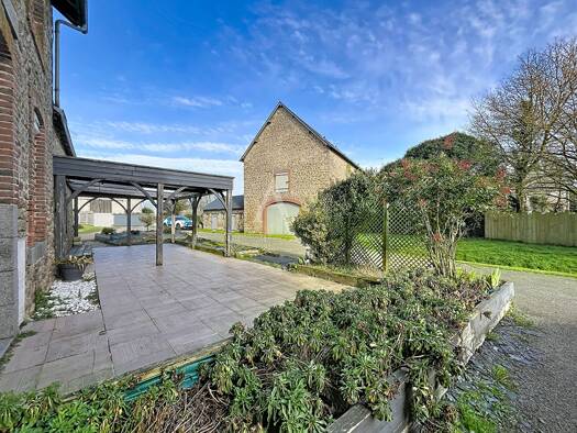 Maison à vendre 299 900 € 7 pièces 4 chambres 232 m² 5 785 m² de terrain La Bazoge-Montpinçon 53440