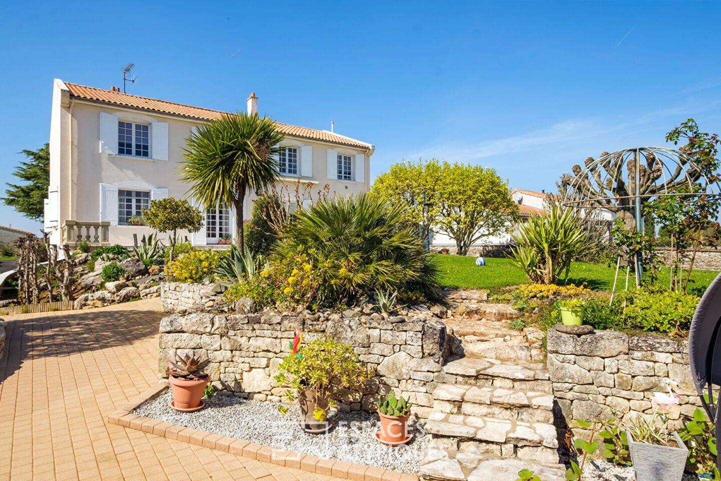 Maison 10 pièces 262 m² · à Niort · 262 m² · 549 000 €