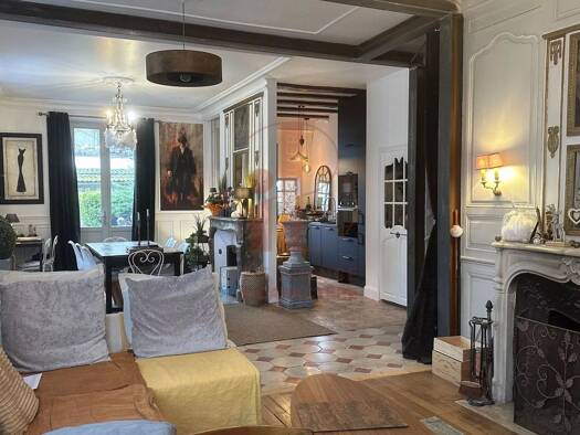 Maison de ville à vendre 1 195 000 € 7 pièces 5 chambres 164,3 m² 181 m² de terrain Centre Ville Centre Fontainebleau 77300