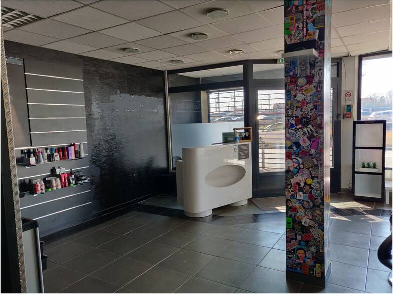 Local commercial à louer 2 000 € 364 m² de surface de vente Belfort 90000