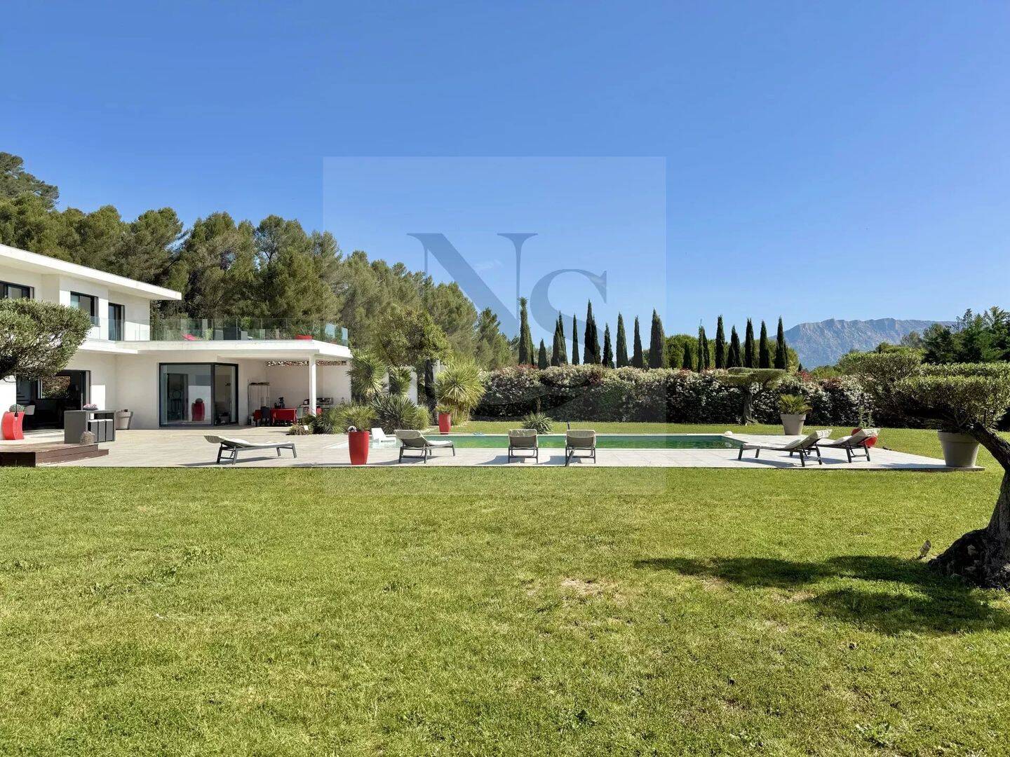 Maison 9 pièces 350 m² · à Aix-en-Provence · 350 m² · 2 500 000 €