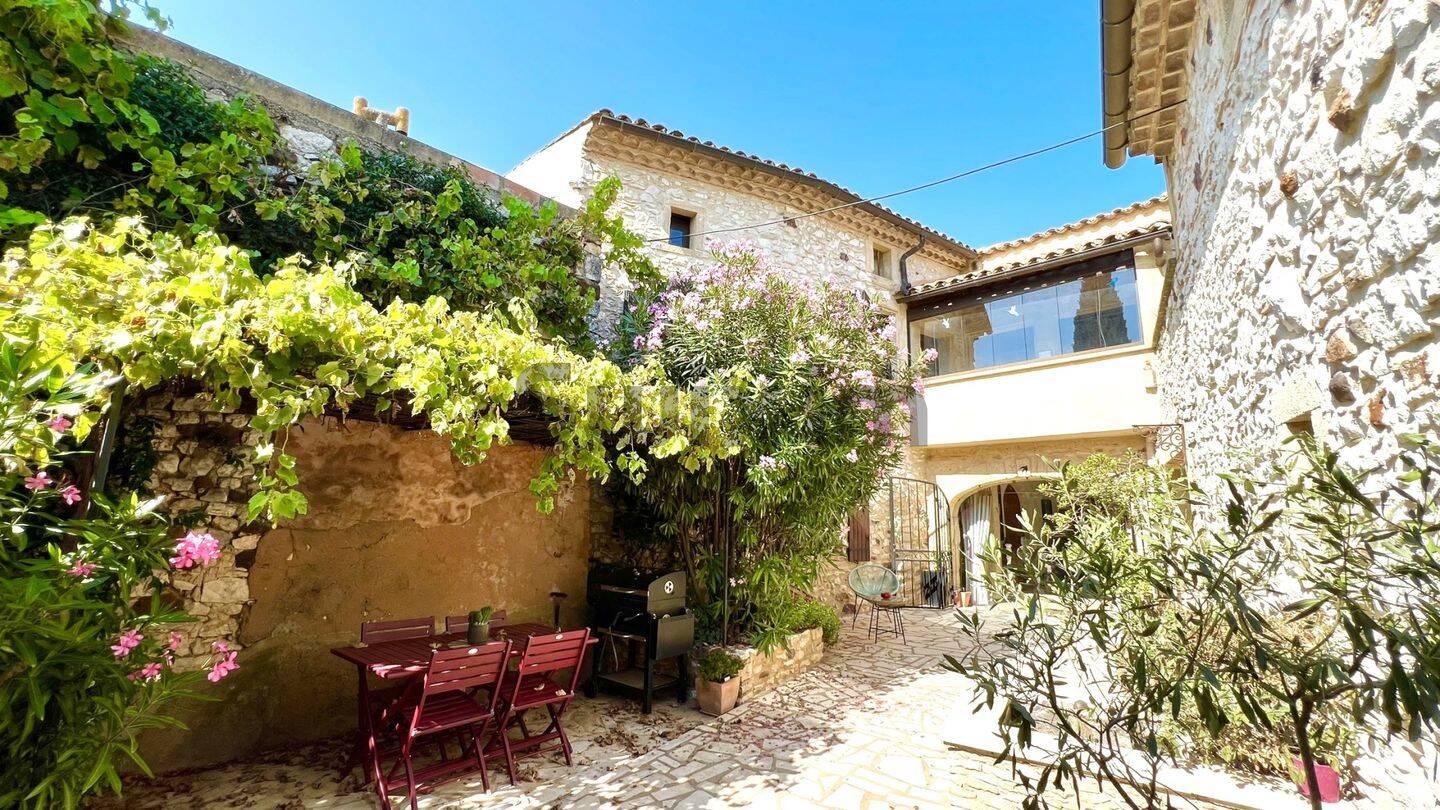 Maison 10 pièces 300 m² · à Pouzilhac · 300 m² · 570 000 €