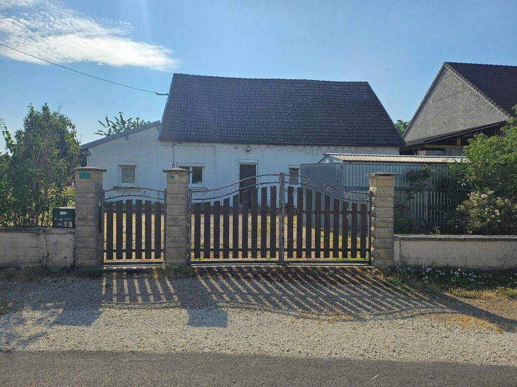 Maison 6 pièces 103 m² · à Montmançon · 103 m² · 180 000 €