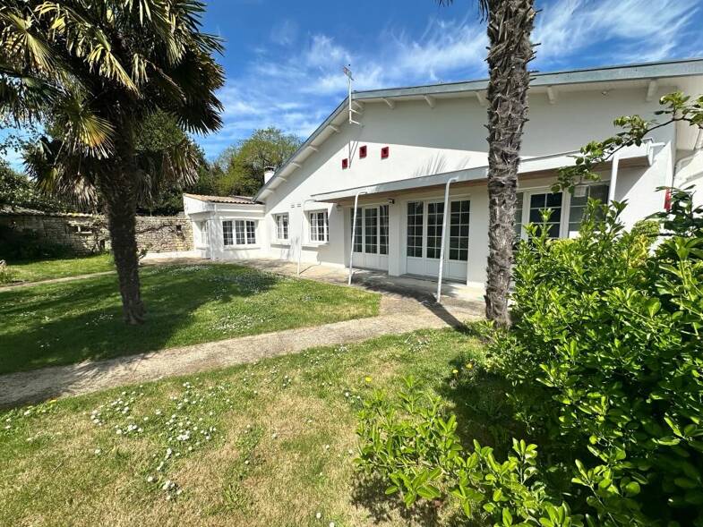Maison à vendre 307 400 € 5 pièces 2 chambres 175 m² 721 m² de terrain Corme-Royal 17600