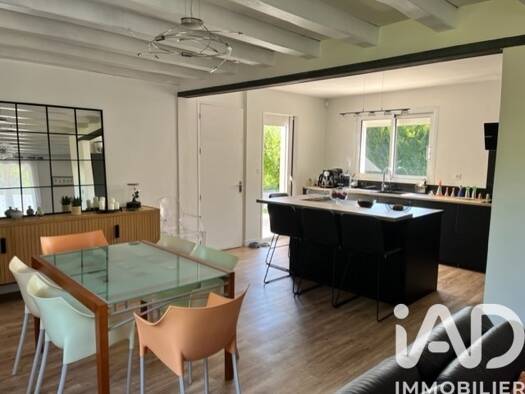 Maison de plain-pied à vendre 287 000 € 5 pièces 4 chambres 127 m² 1 125 m² de terrain Souche Niort 79000