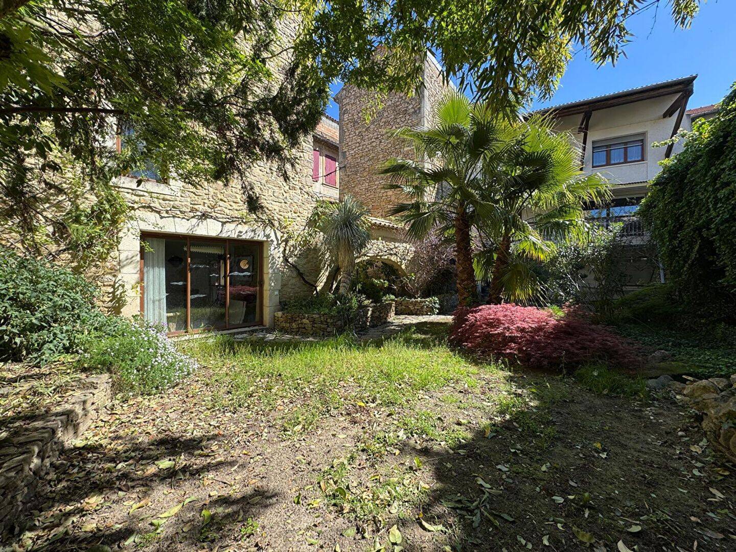 Maison 10 pièces 274 m² · à Bagnols-sur-Cèze · 274 m² · 299 000 €