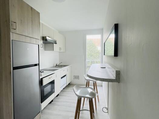 Appartement à vendre 70 000 € 1 pièce 44 m² Étage 2/5 Centre Ouest Saint-Julien-les-Villas 10800