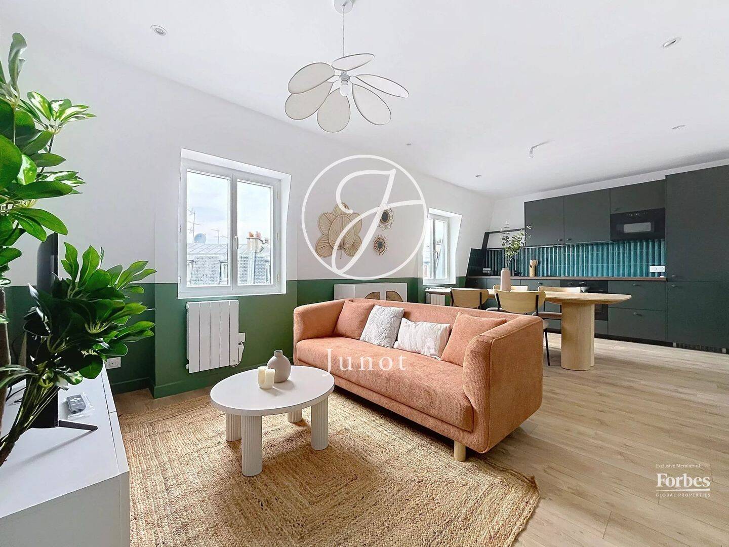 Appartement 2 pièces 48 m² · à Paris 18ème Arrondissement · 47,6 m² · 1 870 €