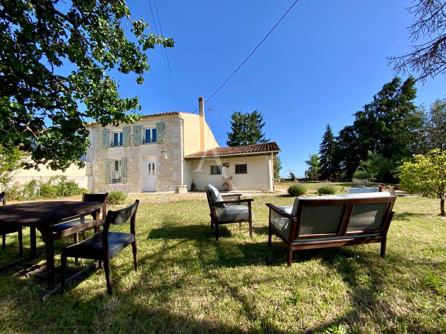 Maison 5 pièces 94 m² · à Saint-Simon-de-Bordes · 94 m² · 138 000 €