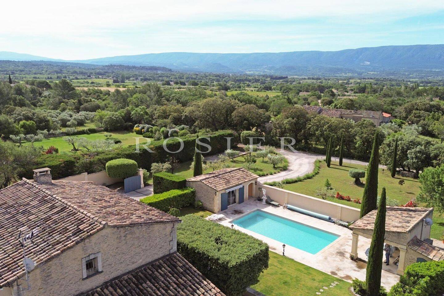 Maison 8 pièces 280 m² · à Cabrières-d'Avignon · 280 m² · 1 795 000 €