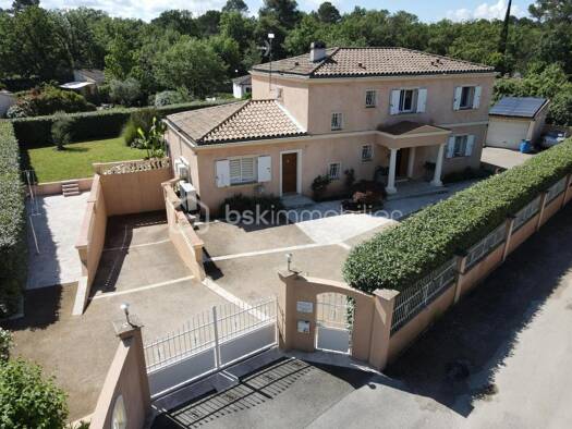 Villa à vendre 685 000 € 8 pièces 5 chambres 240 m² 1 500 m² de terrain Trans-en-Provence 83720