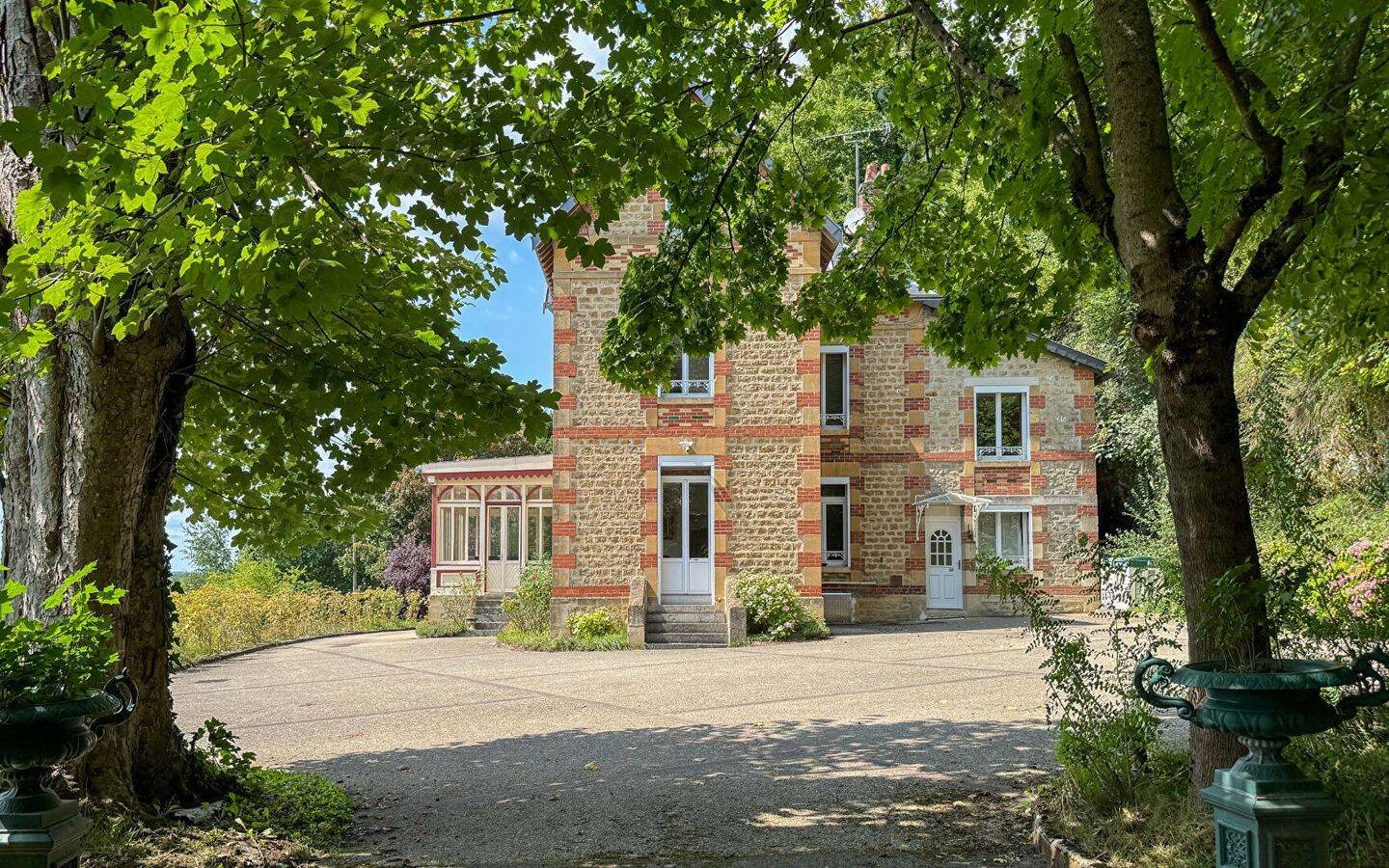 Maison 13 pièces 297 m² · à Sedan · 297 m² · 635 000 €