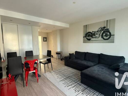 Appartement à vendre 185 000 € 3 pièces 2 chambres 71 m² Étage 1/4 De Gaulle-Ménardière Saint-Cyr-sur-Loire 37540