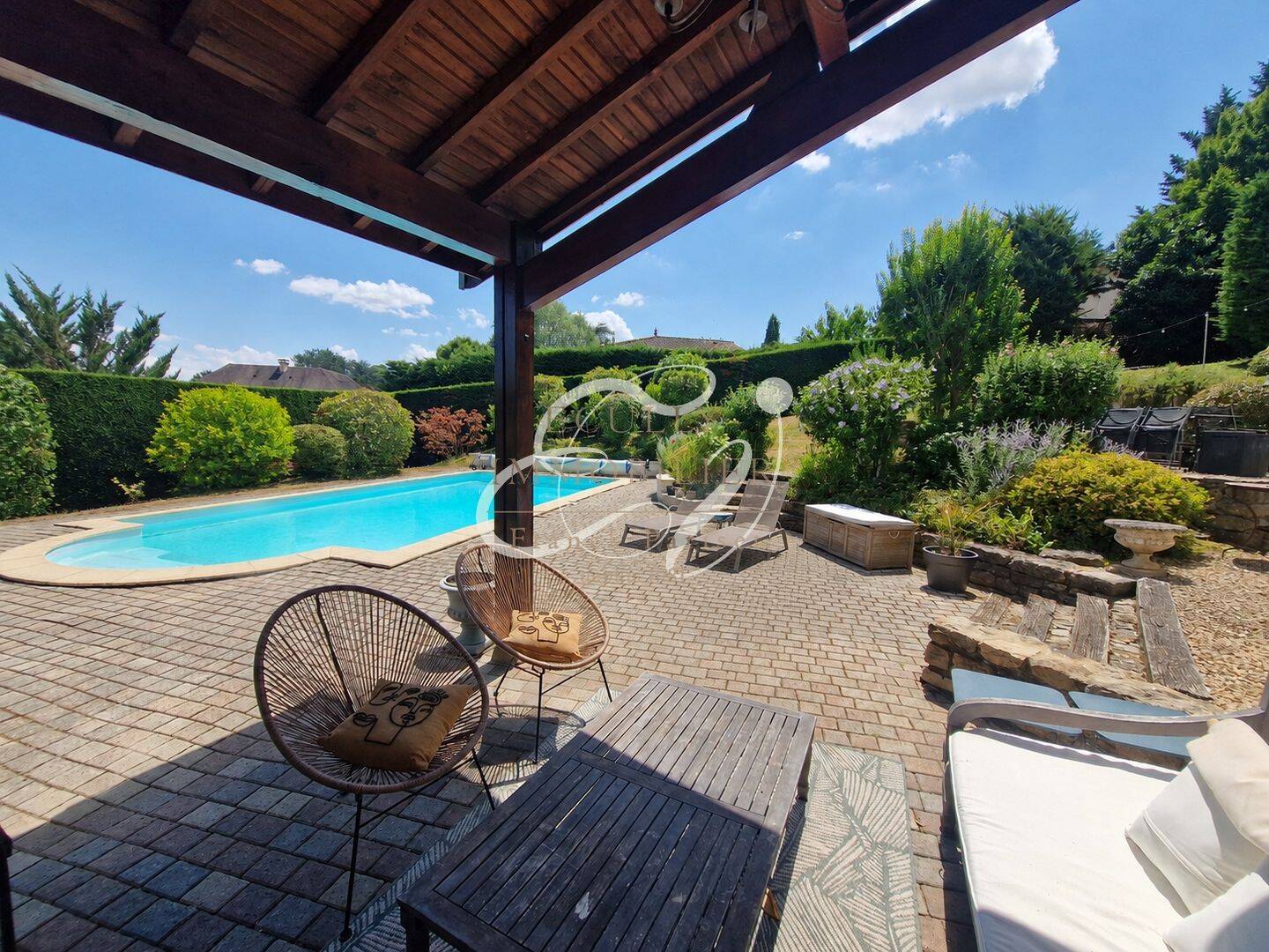 Maison 6 pièces 184 m² · à Saint-Didier-au-Mont-d'Or · 184 m² · 3 150 €