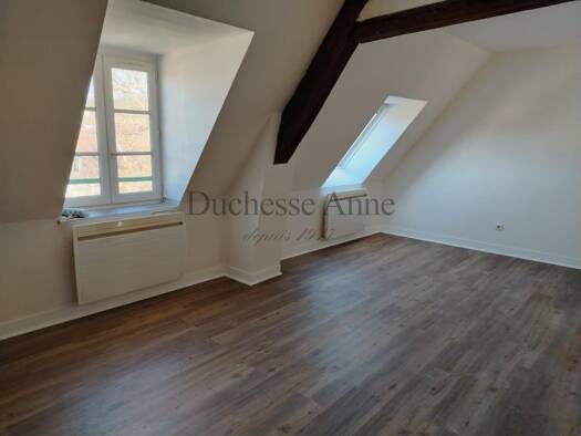 Appartement à louer 1 200 € 5 pièces 3 chambres 67,5 m² Étage 2/2 Montfort-l'Amaury 78490