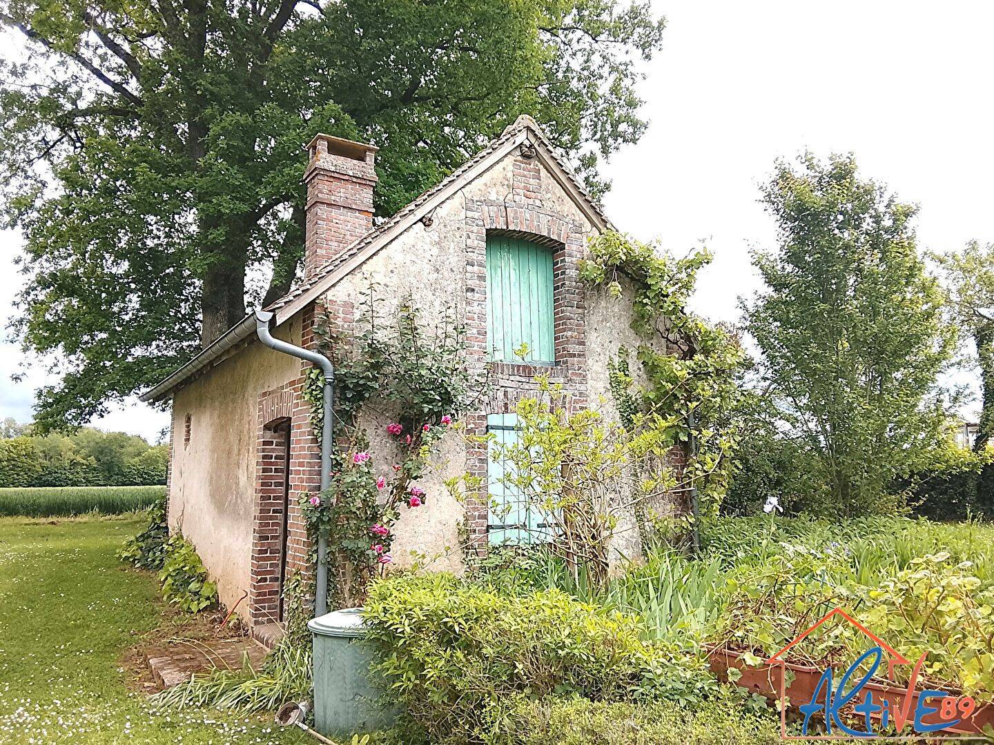 Maison 9 pièces 205 m² · à Charny Orée de Puisaye · 205 m² · 315 000 €