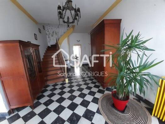 Maison à vendre 187 000 € 9 pièces 5 chambres 295 m² 1 777 m² de terrain Charmes 02800